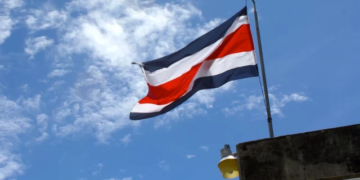 Bandera de Costa Rica. Foto: Trevor Huxham.
