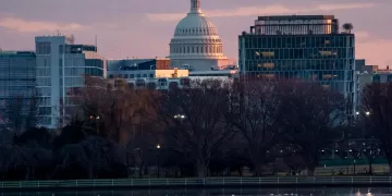 Vista de la cúpula del Congreso de EE.UU. Foto de EFE/EPA/SHAWN THEW