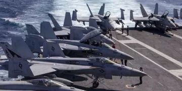 Aviones de combate en el portaaeronaves estadounidense 'USS Dwight D. Eisenhower' - Europa Press/Contacto/Mcs Rylin Paul/U.S. Navy