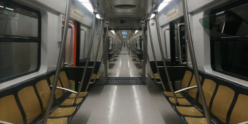 Interior de convoy del Metro que recorre la Línea 12. Foto de Google Maps / Luis Guerra
