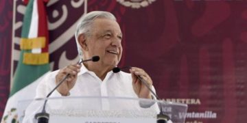 El presidente López Obrador inauguró este domingo la autopista Oaxaca-Puerto Escondido. Foto: Gobierno de México