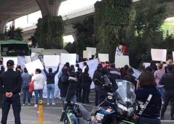 Los manifestantes cierran carriles laterales de Periférico Norte, con dirección a la Ciudad de México / Foto: vía redes sociales
