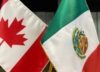 Banderas de Canadá y México. Foto de @embamexcan