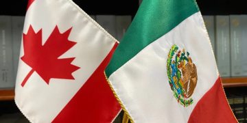 Banderas de Canadá y México. Foto de @embamexcan