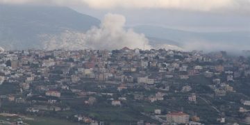 Un bombardeo israelí en Marun al Ras, en Líbano - Europa Press/Contacto/Taher Abu Hamdan