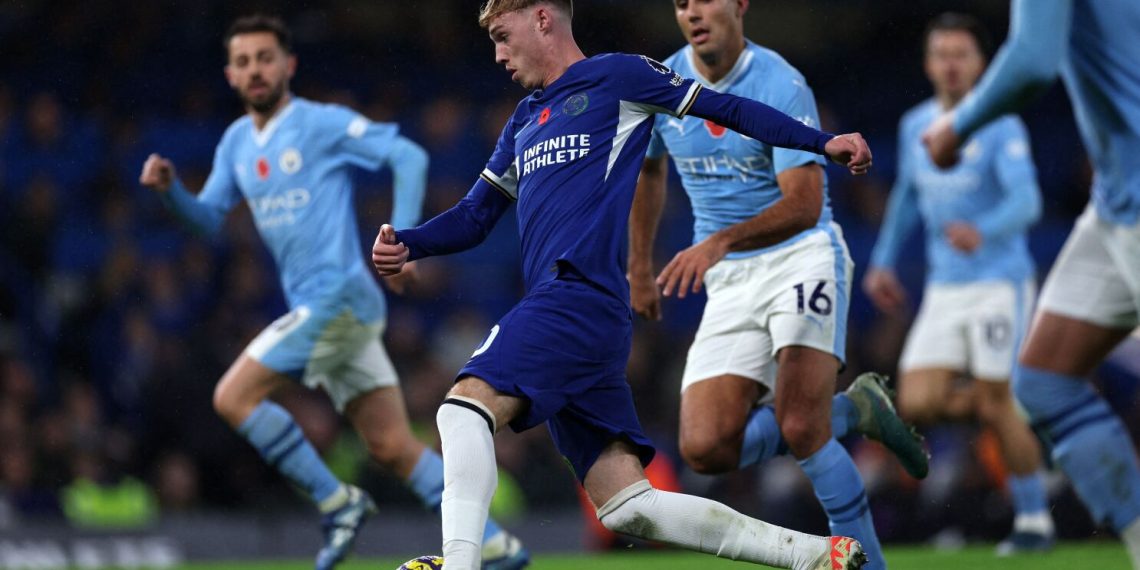 Manchester City's English midfielder #80 Cole Palmer (C) runs through the City defence during the English Premier League football match between Chelsea and Manchester City at Stamford Bridge in London on November 12, 2023. (Photo by Adrian DENNIS / AFP) / RESTRICTED TO EDITORIAL USE. No use with unauthorized audio, video, data, fixture lists, club/league logos or 'live' services. Online in-match use limited to 120 images. An additional 40 images may be used in extra time. No video emulation. Social media in-match use limited to 120 images. An additional 40 images may be used in extra time. No use in betting publications, games or single club/league/player publications. /  (Photo by ADRIAN DENNIS/AFP via Getty Images)
