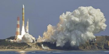 Un cohete H3 despega del Centro Espacial Tanegashima en Kagoshima, en el sur de Japón, el martes 7 de marzo de 2023. (Kyodo News via AP)
