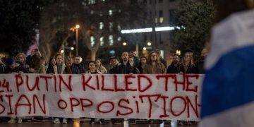 Concentración por la muerte de Alexéi Navalni, en plaza Catalunya, a 16 de febrero de 2024, en Barcelona, Catalunya - LORENA SOPENA / Europa Press