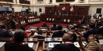 Fotografía de archivo de congresistas peruanos en Lima (Perú). EFE/ Aldair Mejía/POOL