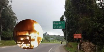 Accidente dejó bus de dos pisos quemado en la vía Fusagasugá-Bogotá - crédito redes sociales y Altimetrías de Colombia