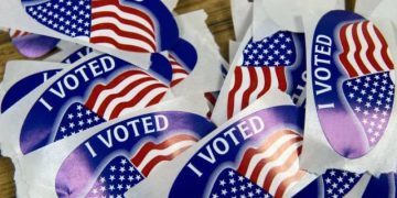 Centros de votación abren en Virginia para las primarias. Foto: AFP