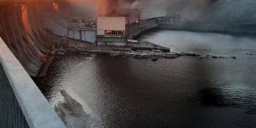 Putin quiere dejar sin luz a toda Ucrania: bombardeó la mayor central hidroeléctrica y hay apagones generalizados