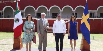 Los reyes de Suecia con el gobernador de Yucatán y su esposa. Foto: Gobierno del Estado