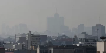 Fotografía que muestra la mala calidad del aire en Ciudad de México. Foto de EFE/ Isaac Esquivel