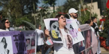 Integrantes de diferentes colectivos marchan para exigir a las autoridades la localización de personas desaparecidas en Ciudad de México Foto de archivo EFE/ Sáshenka Gutiérrez