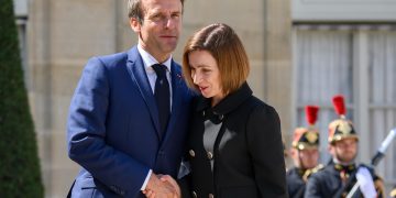Los presidentes de Francia y Moldavia, Emmanuel Macron y Maia Sandu, respectivamente. - Europa Press/Contacto/Julien Mattia