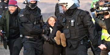 La joven activista sueca Greta Thunberg, desalojada de una manifestación por la Policía de Alemania - Federico Gambarini/dpa
