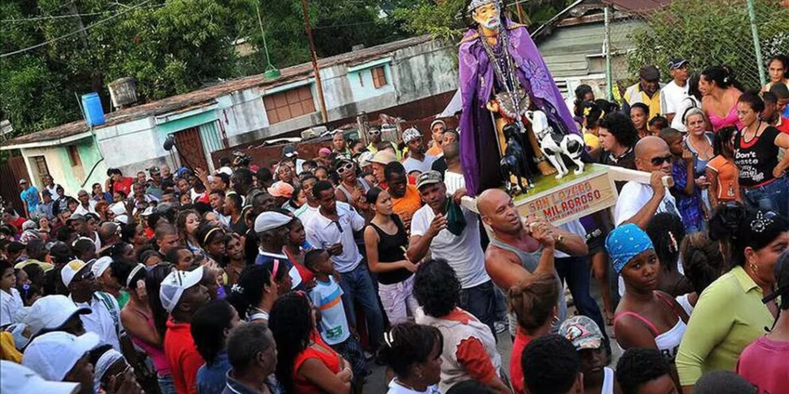 Una procesión en Semana Santa en Cuba (EFE/Archivo)