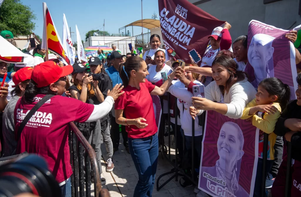 Sheinbaum rechaza autoritarismo como vía para combatir la inseguridad en México. Foto de EFE