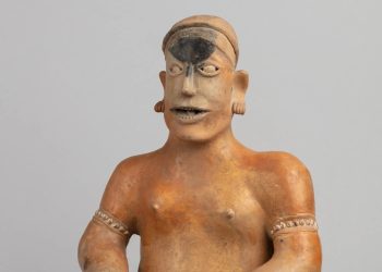 Escultura de terracota de la tradición “Tumbas de Tiro”, México. Foto de Oficina Federal de Cultura de Suiza