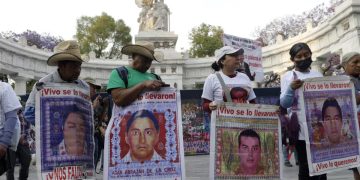 Protesta por la desaparición de los 43 normalistas de Ayotzinapa, México - Europa Press/Contacto/Luis Barron