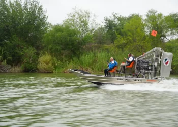 Aerobote para el rescate de migrantes en río Bravo. Foto de @INAMI_mx