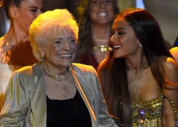 La abuela de Ariana Grande compartió consejos de amor en la canción "Ordinary Things" (Créditos: Getty Images)