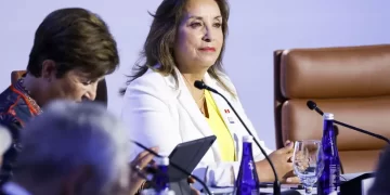 La presidenta de Perú, Dina Boluarte, en una fotografía de archivo. EFE/John G. Mabanglo