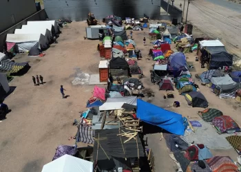 Campamento migrante en Chihuahua. Foto de EFE/ Luis Torres