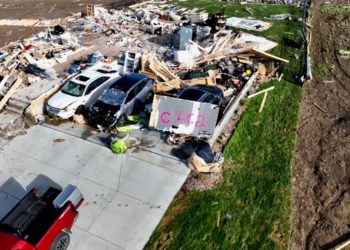 Imágenes de drones muestran las devastadoras consecuencias del tornado. Crédito: CNN
