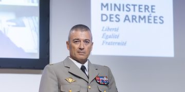 El jefe del Estado Mayor del Ejército de Francia, Thierry Burkhard, durante un acto en París - VINCENT ISORE / ZUMA PRESS / CONTACTOPHOTO