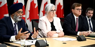 El ministro de Emergencias de Canadá, Harjit Sajjan (izquierda). Imagen: Justin Tang/The Canadian Press via ZUMA Press/picture alliance