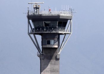 La torre de control del aeropuerto internacional Arturo Merino Benítez de Santiago, en una imagen del 6 de octubre de 2023 © Javier Torres / AFP/Archivos