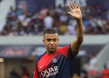 Paris Saint-Germain's French forward #07 Kylian Mbappe waves to the fans prior to the start of the French L1 football match between Toulouse FC and Paris Saint-Germain (PSG) at The TFC Stadium in Toulouse, southwestern France, on August 19, 2023. (Photo by Charly TRIBALLEAU / AFP) (Photo by CHARLY TRIBALLEAU/AFP via Getty Images)